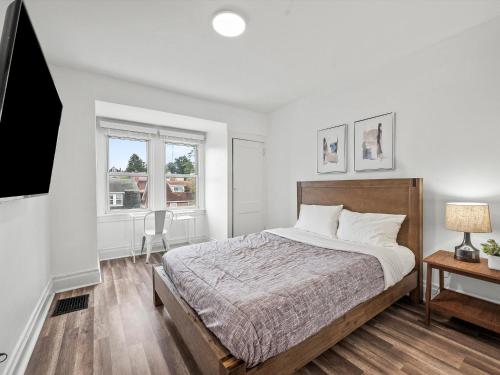Oakland/University @H Bright and Stylish Private Bedroom with Shared Bathroom in Pittsburgh, USA