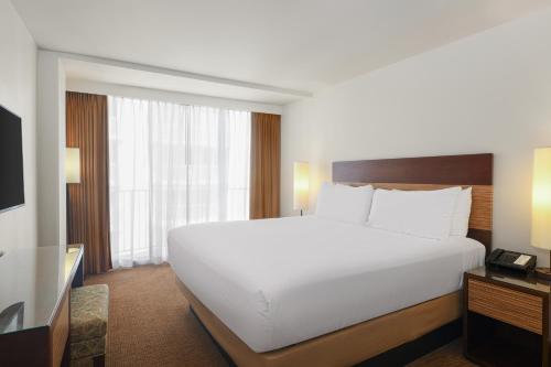 Park Shore Waikiki Room Type - Standard King Room