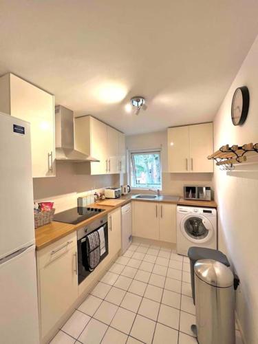 BEAUTIFUL WINDSOR 2 BED, PERFECT LOCATION, 5 Mins Walk to Centre, Free Parking, Legoland, Ascot, Windsor (foto 10)