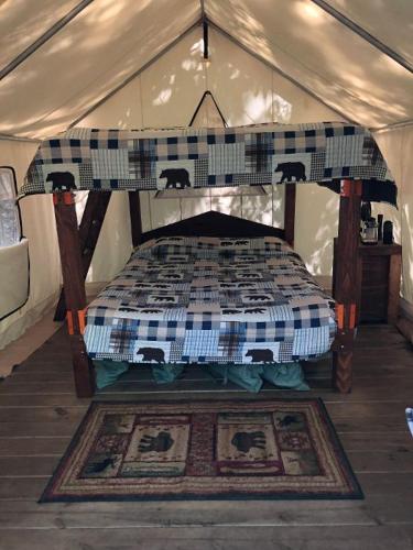 Tentrr Signature - Bear Creek Falls Getaway - image 11
