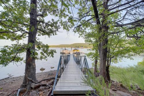 Lake Eufaula Retreat with Boat Slip and Fireplace! in Stigler, USA