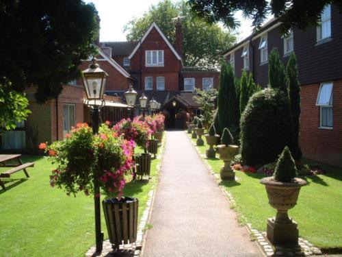 The Victoria Hotel - Accommodation - Canterbury