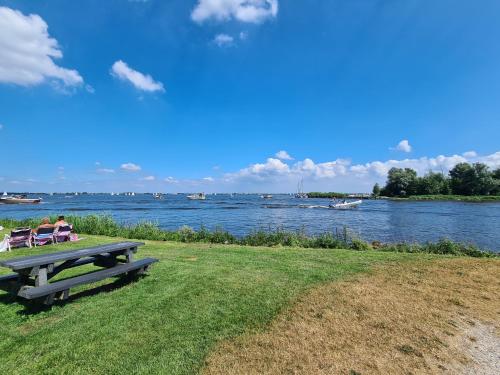 Welkom in mijn Studio bij het Snekermeer ! in Offingawier