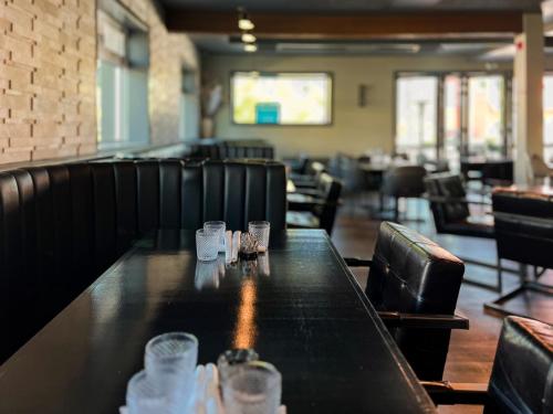 Restaurant, Edgewater Hotel in Whitehorse (YT)