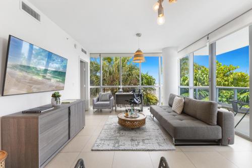 Dharma Home Suites Miami Beach at Monte Carlo - image 11
