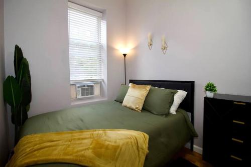Tuk Ahoy - Emerald Suite 3C with Shared Spaces in Brooklyn, USA