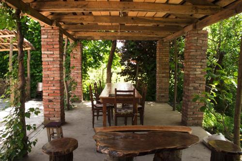Παροχές, Nona Guest House in Κβάρλις