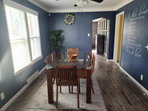 Large Central Homelike Townhome in Detroit, USA