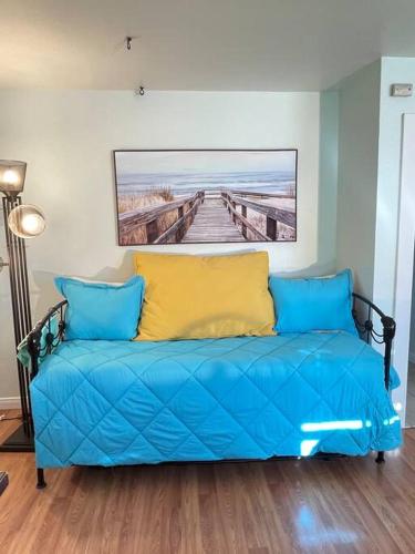 Santa Barbara Serenity Large 1-bedroom Guest Apt. in Santa Barbara, USA