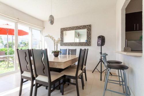 Facilities, Acapulco Diamante. Casa de descanso in La Poza