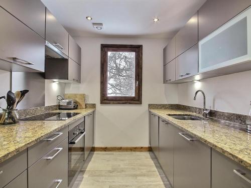 Chalet renove au pied des pistes avec balcon et cheminee - FR-1-455-231 in La Plagne