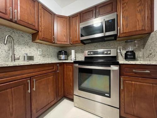 Stylish 3/2 getaway! Near Theme Parks! Stylish 3/2 getaway! Near Theme Parks!