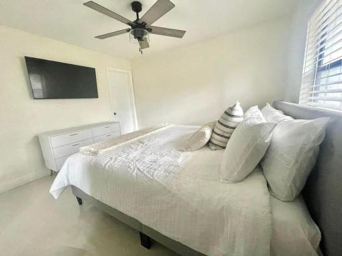 Stylish 3/2 getaway! Near Theme Parks! Stylish 3/2 getaway! Near Theme Parks!