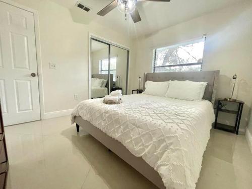 Stylish 3/2 getaway! Near Theme Parks! Stylish 3/2 getaway! Near Theme Parks!