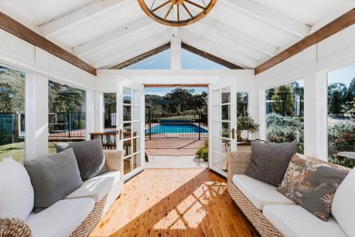 'Wilpine' Poolside Country Luxury near Town
