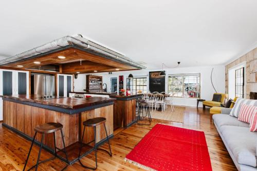 Удобства, 'Wilpine' Poolside Country Luxury near Town in Budgee Budgee