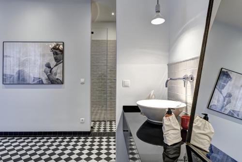Studio Apartment - 2A image 4