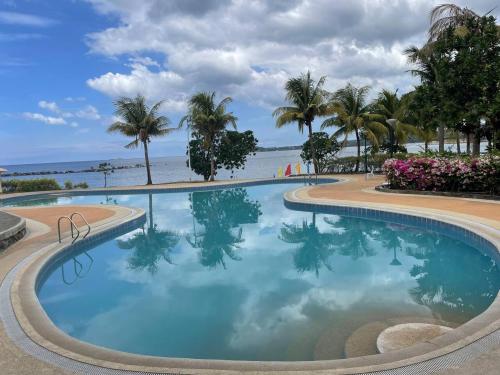 Spacious Beachfront Unit at Canyon Cove Nasugbu in Natipuan