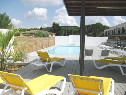 Piscina, Studio a Deux Pas d'Aix in Suburbs