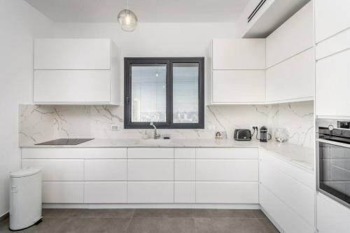 Bat Yam SEA VIEW 2BR/2Bath in New Building in Bat Yam