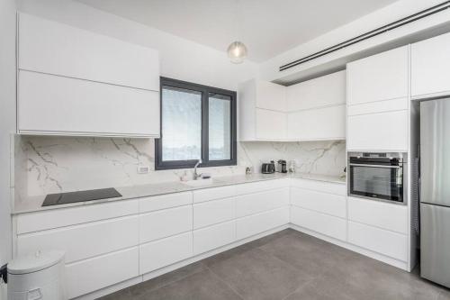 Bat Yam SEA VIEW 2BR/2Bath in New Building in Bat Yam