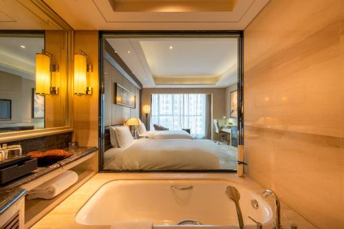 room detail thumbnail 1