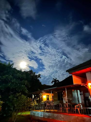 Nuch's Apple Guest House