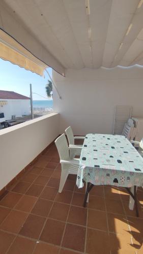  Islantilla-Apartamento con piscina y garaje en primera línea de playa in Isla Cristina