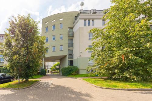 Warsaw Piaseczno Stylish Apartment by Noclegi Renters in Пясечно