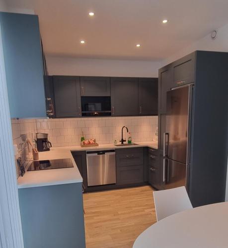 ห้องครัว, Luxurious newly built villa with patio and private parking in ซิกทุนนา