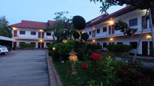Exterior view, โรงแรมไทยงามพาเลซ (Thai Ngam Palace Hotel) in Kaeng Khro