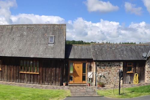 Spacious Luxury barn conversion - next to Tarka Trail cycle path