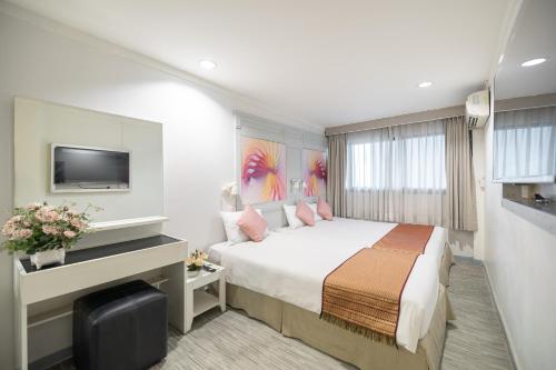 room detail thumbnail 2