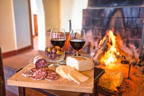 Agriturismo Galgani - Historical Medieval House with Exclusive Pool and Park