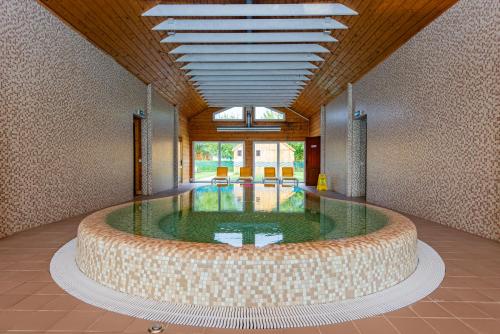 bubbelbad, Drevernos kempingas in Priekule