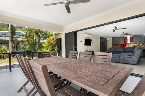 บริการและสิ่งอำนวยความสะดวก, 'Coco Tierra' Expansive Cairns Oasis with Pool in คาราโวนิกา