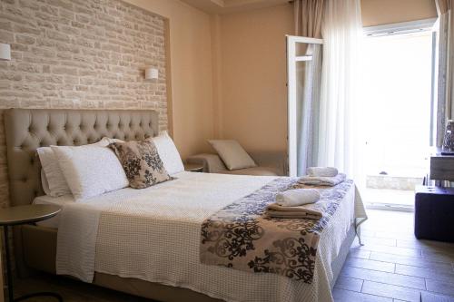  Luxury Plateia Rooms in Peraia