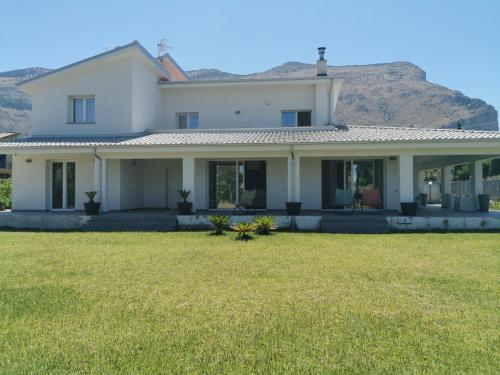  White Carini in Carini