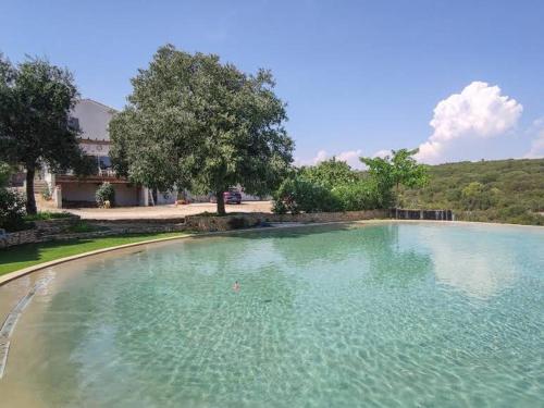 Villa 10 P piscine lagon avec vue époustouflante proche Uzès