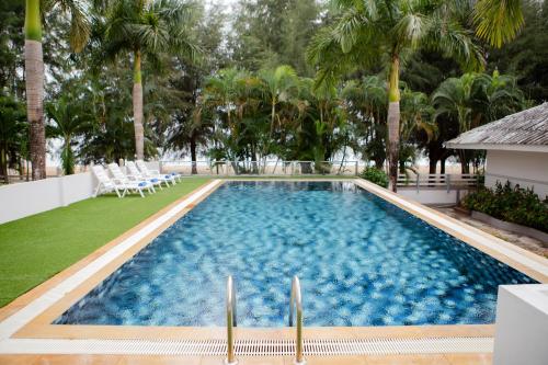 Swimming pool, Leamsing Natural Beach Resort in Laem Sing