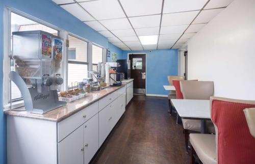 Days Inn by Wyndham Hicksville Long Island in Hicksville, USA