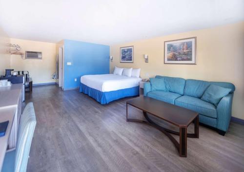 Days Inn by Wyndham Hicksville Long Island