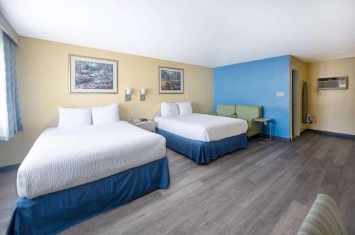 Days Inn by Wyndham Hicksville Long Island