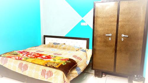 JHALLY GUEST HOUSE -- LPU Law Gate -- Studio Rooms -- Special for Parents, Students, Couples