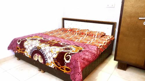 JHALLY GUEST HOUSE -- LPU Law Gate -- Studio Rooms -- Special for Parents, Students, Couples