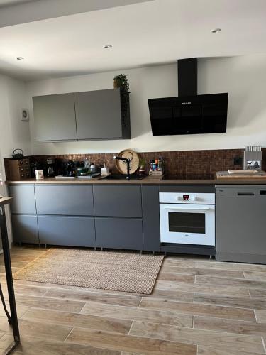 keuken, Appartement entre village et plages. in Le Mouranier