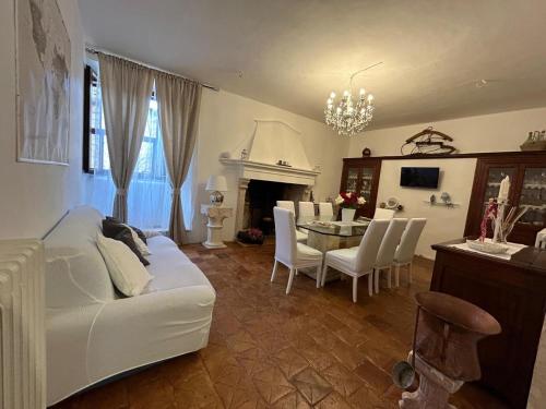 Koplietošanas atpūtas telpa ar TV, A un passo dal castello in Pacentro
