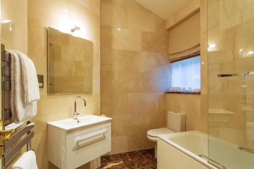 489684830 The Falcon Hotel