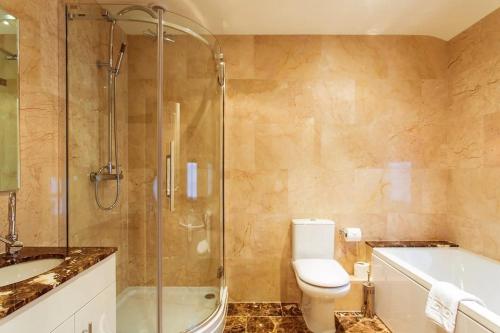 489685727 The Falcon Hotel