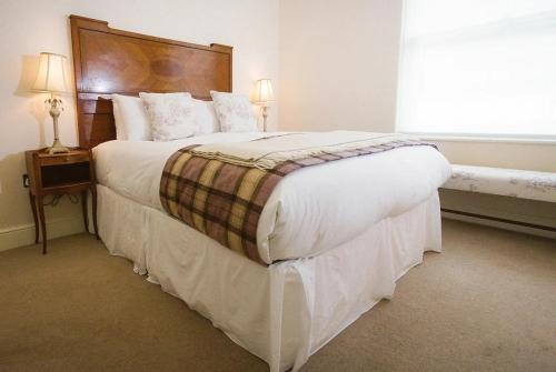 489686017 The Falcon Hotel